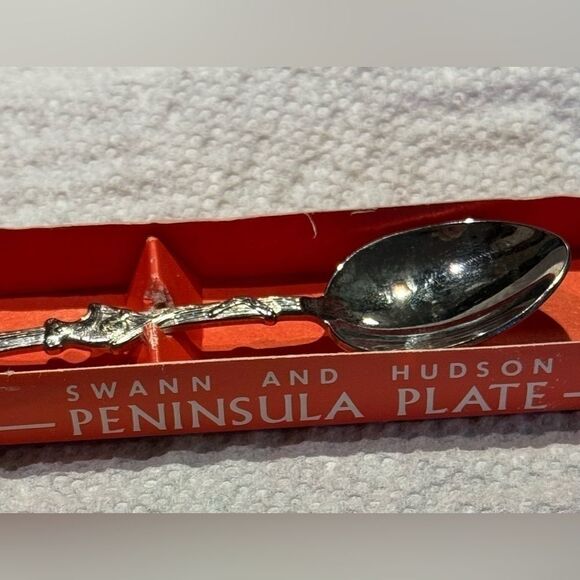 Swann and Hudson Peninsula Plate Souvenir Spoon - Australia -Town Hall - Picture 3 of 7